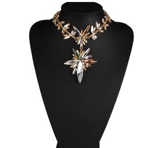 🎉Just In🎉Chunky Crystal Flower Starburst Choker